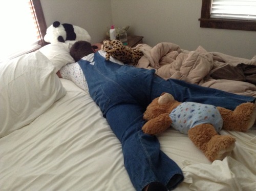chubblesbear: I put Kobi down for a nap after putting him in a thick diaper, onesie and some Oshkosh