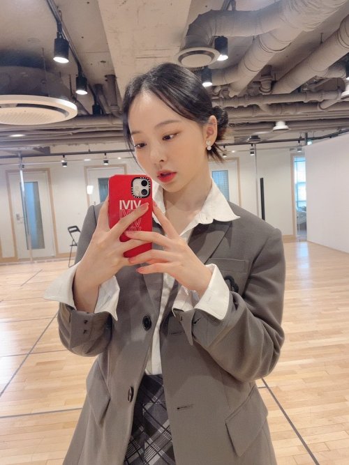 [] 220523 | ViVi’s Fab update - ViVi Because these days I can’t keep watching live broadcast on Quee