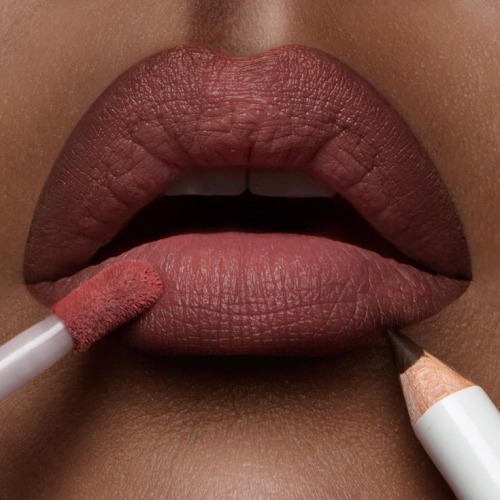 nalgaemoji:@occmakeup’s lip swatches on Instagram are all of a model with brown skin! Companie