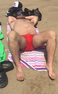 growlrbr:My boyfriend loves wear speedos