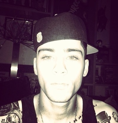 direct-news:New picture of Zayn. x