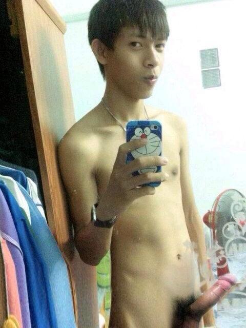 orientpenileobsessssion:0805ivan:  可愛的帥弟, 可口的嫩屌  That DICK and the Doraemon.. Hmmm LOL