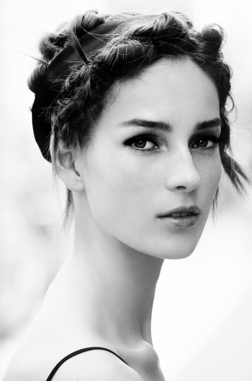 amy-ambrosio:  Julia Bergshoeff by Patrick Demarchelier for Vogue UK, August 2015.