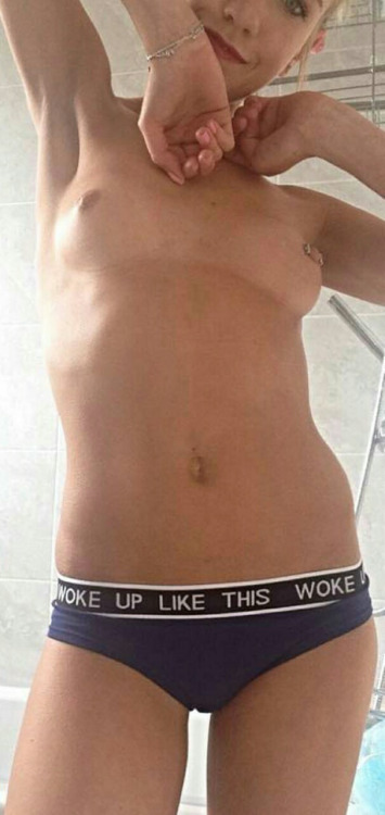 shanellsselfies24h: Ladies want to chat and trade naked videos! click here! 