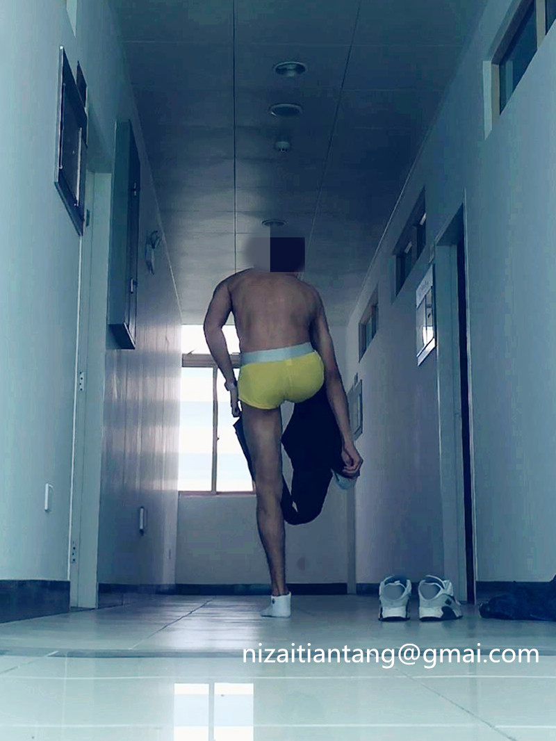 hushpissflasher:    Only some pics. if u wanna watch the video ，send Gmail with