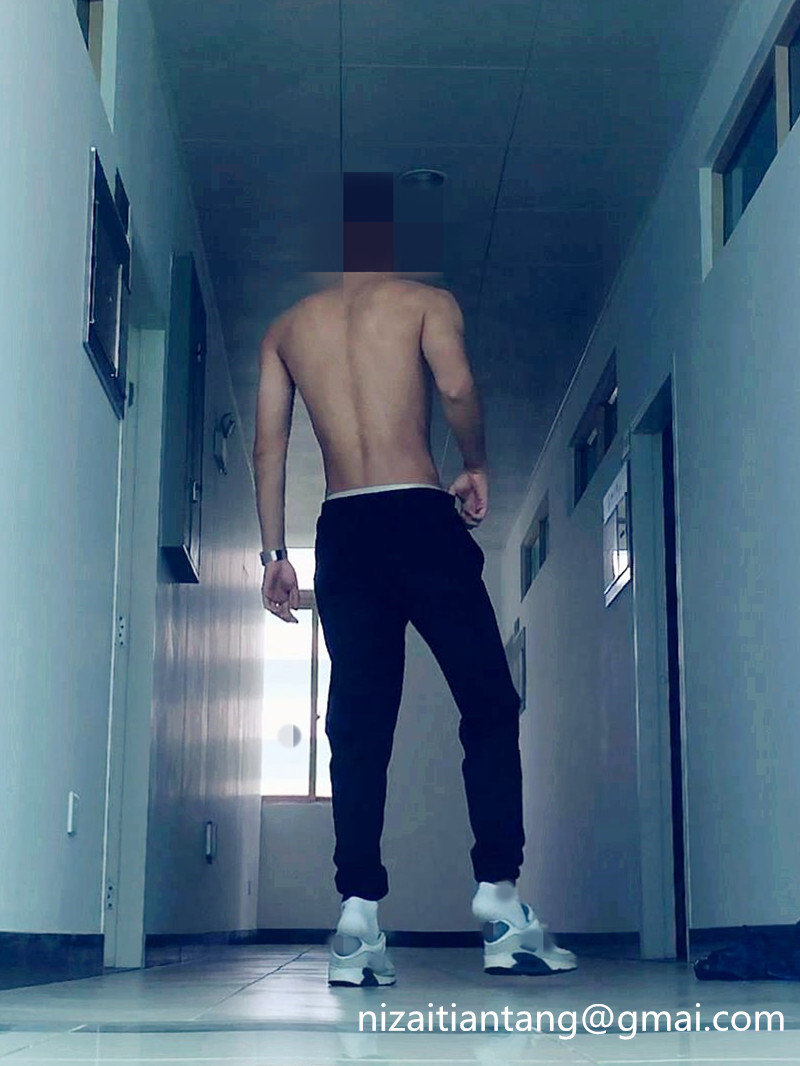 hushpissflasher:    Only some pics. if u wanna watch the video ，send Gmail with