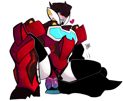 kusuarts:  Looks like Clutch Kick found Percy’s stash of bad dragon toys
