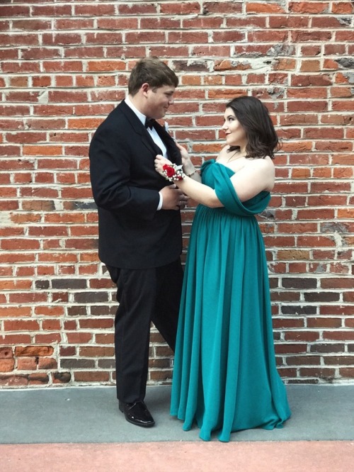 apolkadotnerd:The thrilling story of how my date @stopsneezingonme and I went to prom as the Obamas 