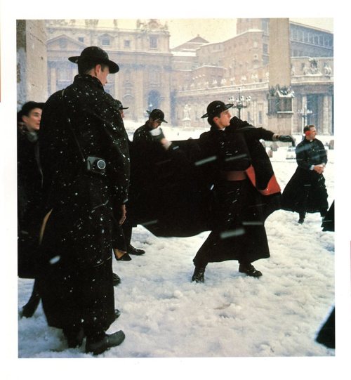 timetofeelthebreeze:Seminarians of the North American College having a snowball fight in St Peter’s 