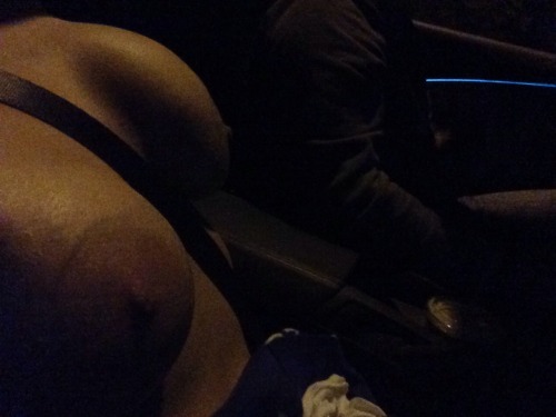 calibigirl:  Had some fun while in the car last night! Who’d like to be my ‘driver’?? ;-)