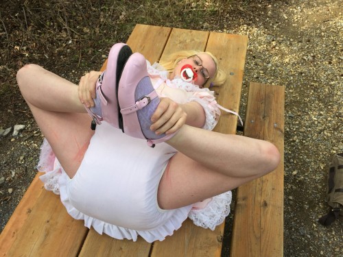 baby-rebecca: paddedlittleparadise: diap44ab: myseadad:Thick cloth diapers, frilly plastic pants, ba