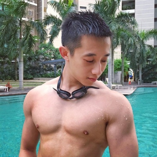 jackd-myx:  Nerdy hottie – jackd-myx