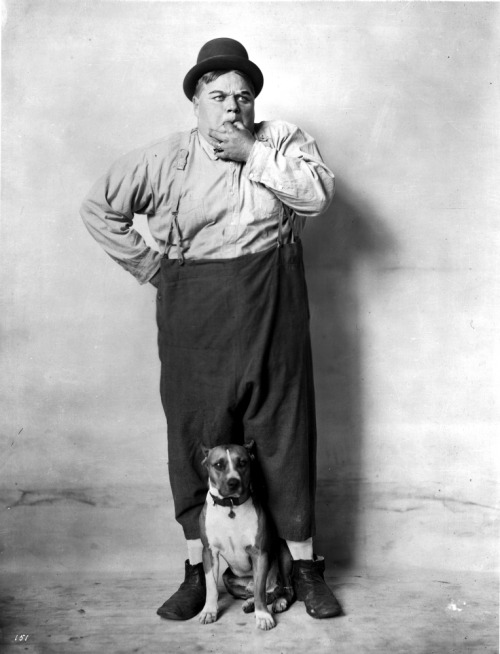 gregorygalloway:Roscoe “Fatty” Arbuckle (24 March 1887 – 29 June 1933)