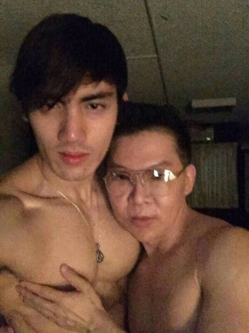 khongten00:  sexydick981:  vietnamesegay:  silosoboy:  he got paid lots of money by that old man to have sex with him.. he was to drunk to refuse his photos getting taken.  Trao bao thái  Ngon ngon . Thời buổi bây h đánh đổi v là bt  Đẹp