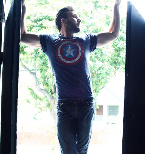 haunted-hideaway: chrisevansedits: Chris Evans outtakes for Rolling Stone Magazine, 2016 Mmmm To @te