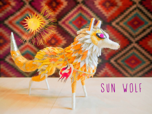 Sun Wolf ☀️ & Night Wolf ✨available on my Etsy Shop!—> www.etsy.com/fr/shop/JulietteObe