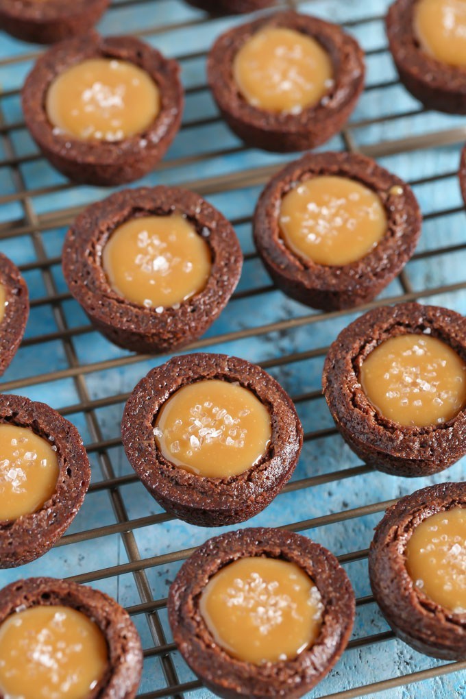 foodffs:  SALTED CARAMEL BROWNIE BITESReally nice recipes. Every hour.Show me what