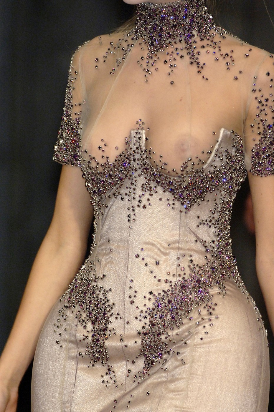 csdewittphoto:  girlannachronism:  Alexander McQueen spring 2007 rtw details  Beautiful!!!