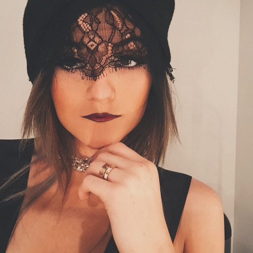 arab-princess:  oh my god myriamwallis