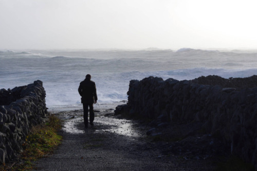 INIS MEAIN AND INISHMAAN ISLANDby Derek GuyAt the end of the 19th century, Irish playwright John Mil