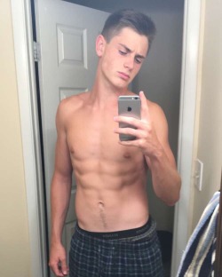 yourfriendsnaked:  Evan • 19 • Maryland