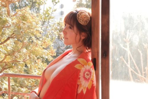 三上悠亜