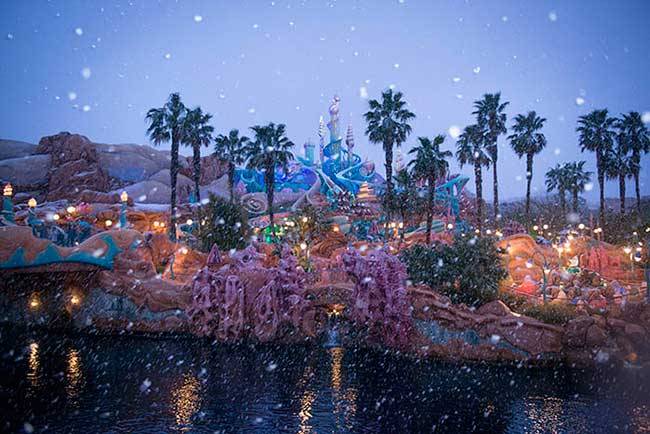  Snow at the Tokyo Disney resorts, via the Tokyo Disney Resorts Blog. 