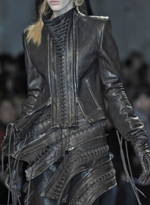 monsieur-j:Ann Demeulemeester Fall 2011 Runway