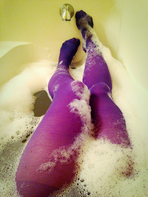 sexsweetsstockingsandsuperheroes:  While I’ve been away, Ororo has been keep things clean at home, but in the dirtiest of ways! She looks incredibly sexy in her wet, soapy tights! I wished I had been there for the photo shoot. I can’t wait to get