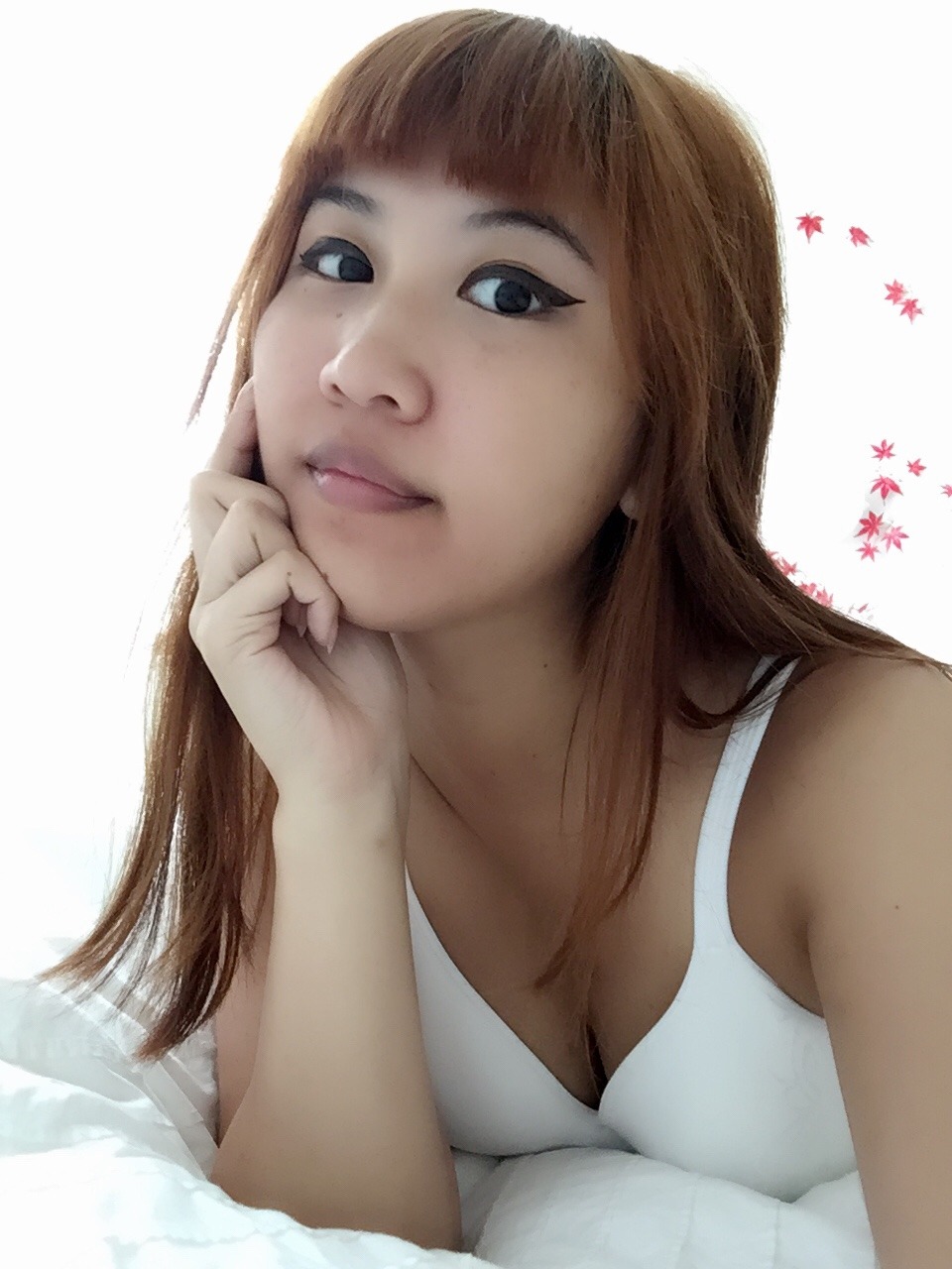 rabbureblogs:  Also here’s a cute selfie set of my new (simple albeit comfy) bras