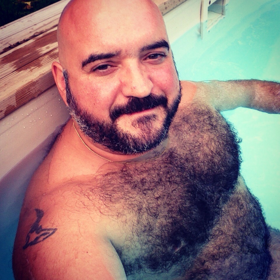 chubbyaddiction:  cybearours:  Me.  A damn hot sexy me… 