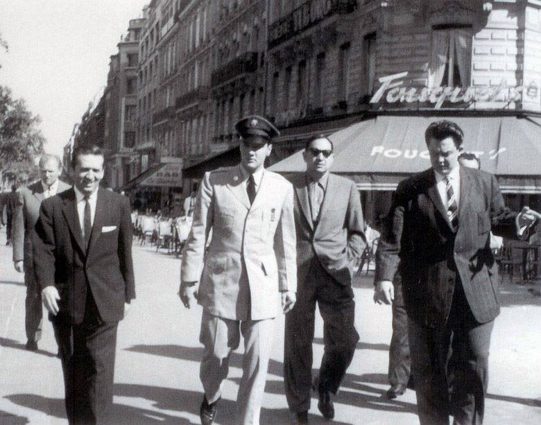 denises121:  Elvis touring the city 