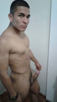 latinosworld2:  bisexmexico:  Un seguidor chacal nos comparte sus nudes con pene erecto y grande   Sigue / follow:http://latinosworld2.tumblr.com/