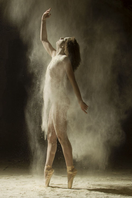 sparksflyupwards:  artchoface:  elenoa:   Ludovic Florent’s series “Poussières d’étoiles” (Stardust).   This is fucking gorgeous  whoaaaa D: so beautiful!  I didn’t realize she was naked until like the third picture 