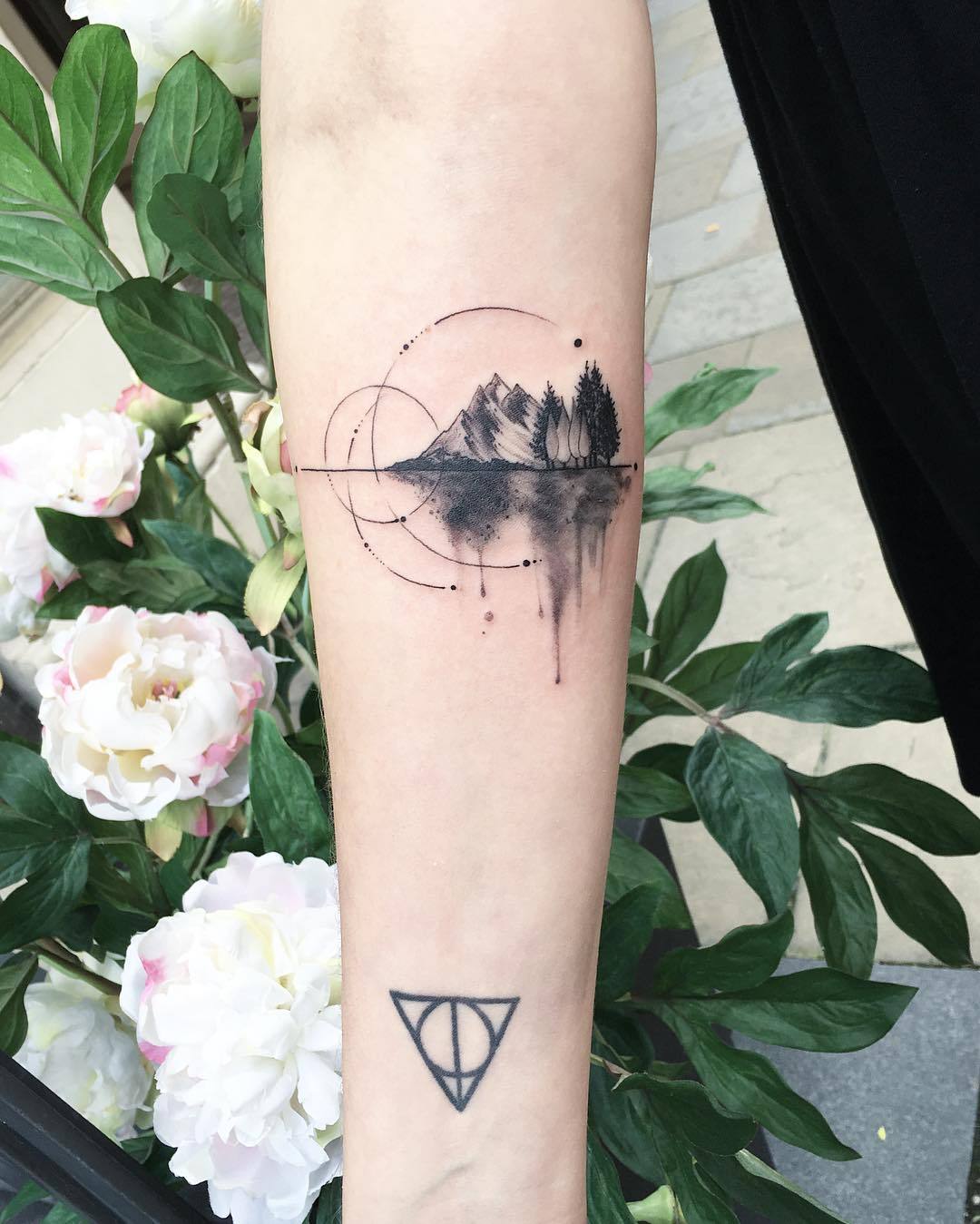 artmania-feed:  Stunning Dreamlike Circular Tattoos by Eva Krbdk Istanbul-based artist