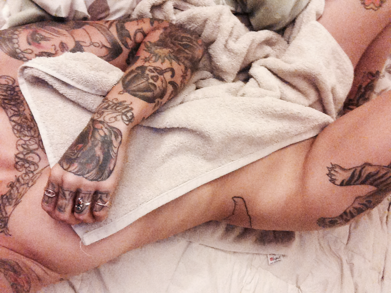 devilvsdemon:  Too lazy to dress self 😴