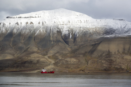 PyramidenThe islands of the Svalbard Archipelago are located between Norway and the North Pole. The 
