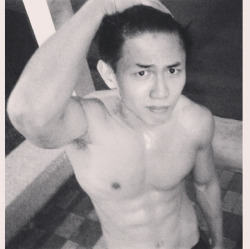Quite sad that Nick Teo does not take off his top as frequently after joining Mediacorp ! =(