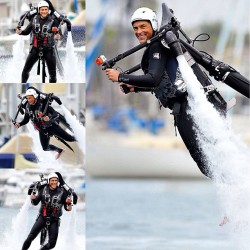 theadventuresofmichaelpawlak:  LIT’RILLY the best thing today carolinegoldfarb:  Rob Lowe flying with a jet pack…  
