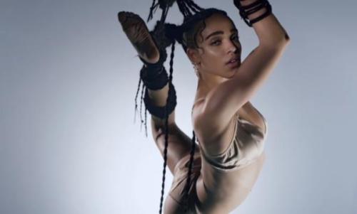 luvtahliahcom:  FKA twigs Pendulum caps. Credit Ash (Ashton ‏@fkasonnenfleur )  