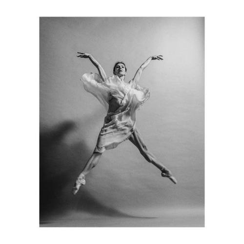 strechanadi: The one and only Alina Cojocaruphoto: Morgan Norman Good Lord those legs