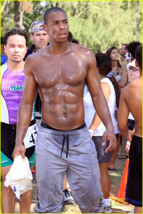 Porn Pics   Mehcad Brooks: Shirtless Triathalon!