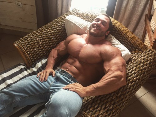bodybuilers4worship: superzachmus:  muscleryb:  Andrey Skoromnyy  After, a hard workout! Time to rel