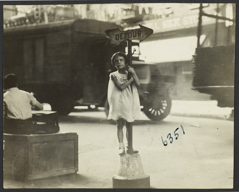 onceuponatown:  New York: Street kids. Early 1900s. Photography by Jessie Tarbox