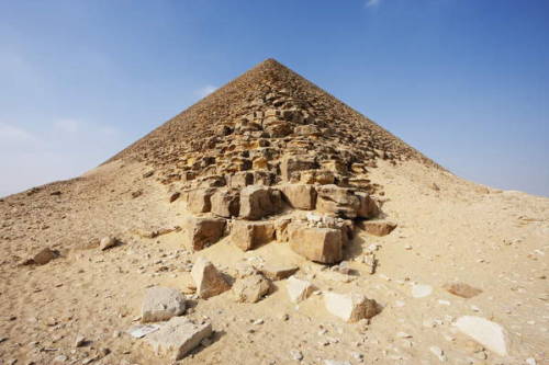 Sneferu&rsquo;s Red PyramidBricks of the red pyramid of Sneferu, the third largest Egyptian pyramid,