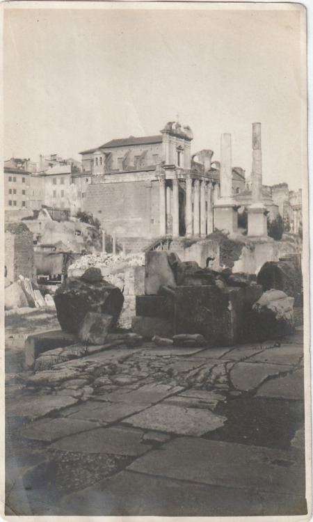 “Touring Roman Ruins” - SET of 3 - Snapshots, c. 1900s &ldquo;Dutchie Talking Italian&rdquo; is writ