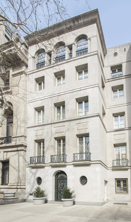 forbes-life:    Rent Gianni Versace’s Former Upper East Side Mansion for 贘,000 a Month  
