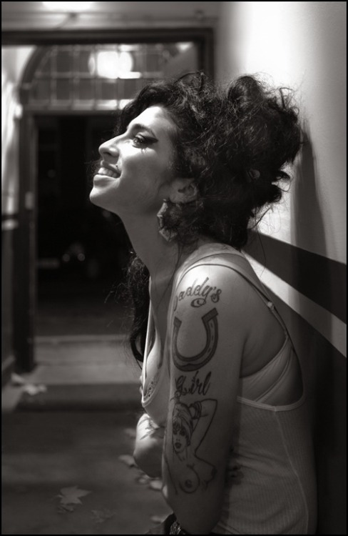 Porn photo black-is-no-colour:  Amy Winehouse, 2006.