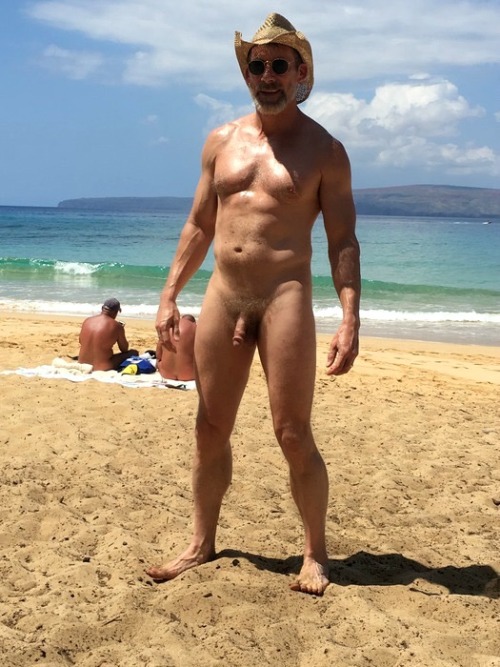 erasnude:  Sunny beach freedom