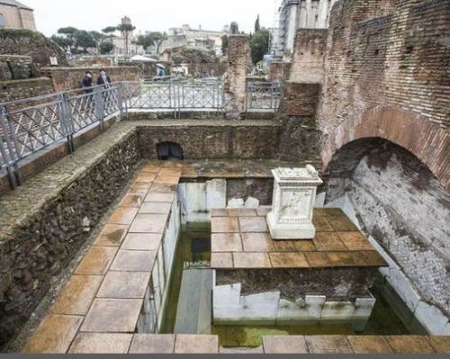 Ancient Rome legendsFuente Juturna, Rome, ItalyWe have already talk about one of the most famous leg